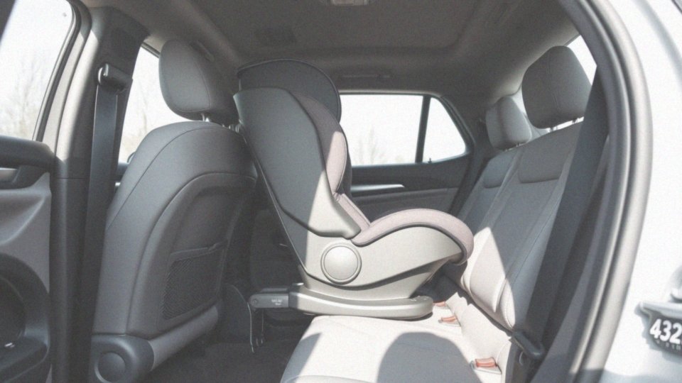 Jak prawidłowo zamontować fotelik nosidełko z bazą Isofix?