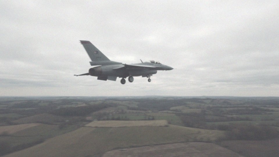 Jakie są prędkości przelotowe F-16?